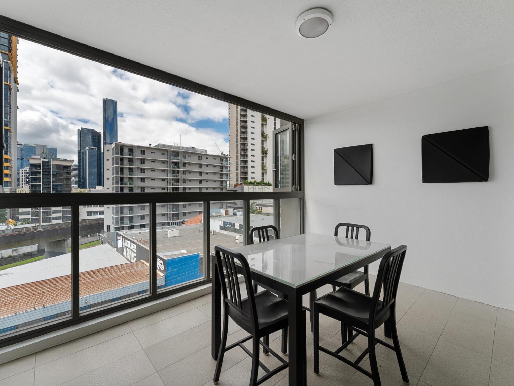 Discover Urban Bliss In Our 1-Bedroom King Bed Apartment! City Views And Cultural Gems Brisbane Zewnętrze zdjęcie